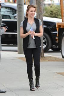 Alyssa Milano feet photo thumbnail