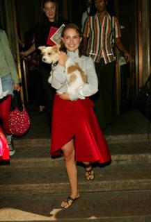 Natalie Portman feet photo thumbnail