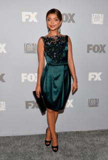 Sarah Hyland feet photo thumbnail
