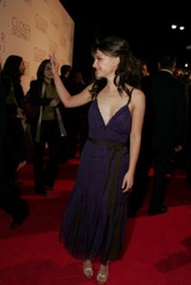 Natalie Portman feet photo thumbnail