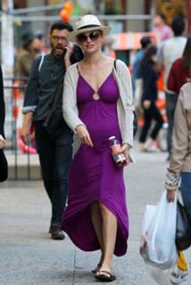 Heather Graham feet photo thumbnail