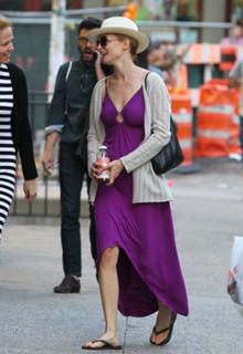 Heather Graham feet photo thumbnail