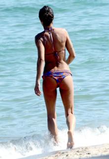 Elisabetta Canalis feet photo thumbnail
