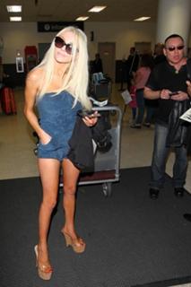 Courtney Stodden feet photo thumbnail