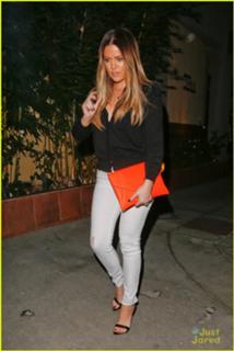 Khloé Kardashian feet photo thumbnail