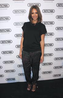 Jessica Alba feet photo thumbnail