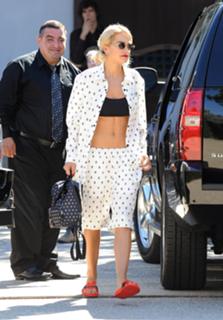 Rita Ora feet photo thumbnail