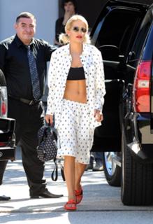 Rita Ora feet photo thumbnail