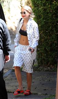 Rita Ora feet photo thumbnail
