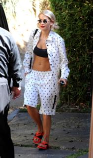Rita Ora feet photo thumbnail