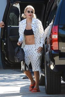 Rita Ora feet photo thumbnail