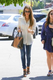 Jessica Alba feet photo thumbnail