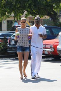 Paige Butcher feet photo thumbnail