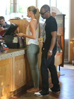 Paige Butcher feet photo thumbnail