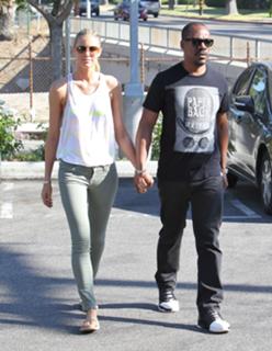Paige Butcher feet photo thumbnail