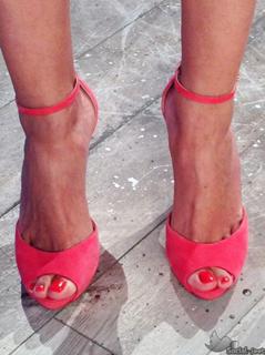 Caterina Balivo feet photo thumbnail