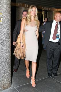 Bar Refaeli feet photo thumbnail