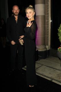 Julianne Hough feet photo thumbnail