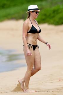 Chelsea Handler feet photo thumbnail