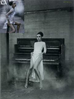 Mila Kunis feet photo thumbnail