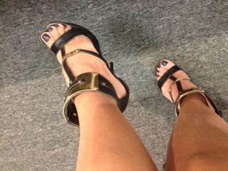 Laura González feet photo thumbnail