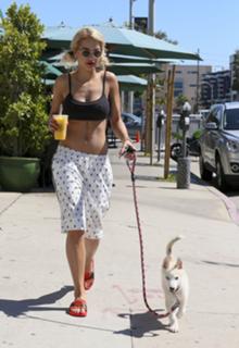 Rita Ora feet photo thumbnail
