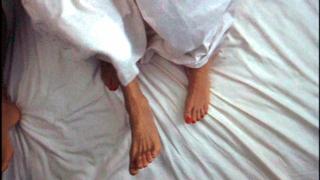 Demi Moore feet photo thumbnail