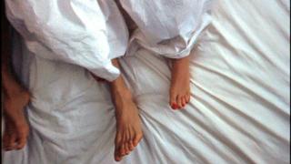 Demi Moore feet photo thumbnail