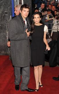 Demi Moore feet photo thumbnail