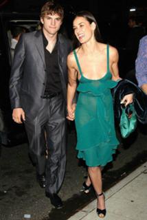 Demi Moore feet photo thumbnail