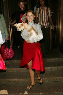 Natalie Portman feet photo thumbnail