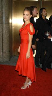 Natalie Portman feet photo thumbnail
