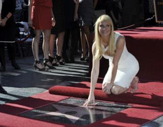 Gwyneth Paltrow feet photo thumbnail