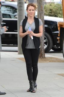 Alyssa Milano feet photo thumbnail