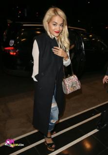 Rita Ora feet photo thumbnail