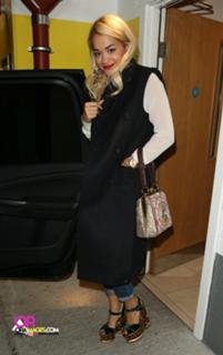 Rita Ora feet photo thumbnail
