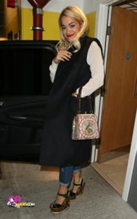 Rita Ora feet photo thumbnail