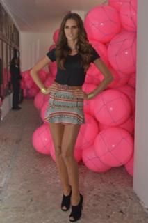 Izabel Goulart feet photo thumbnail