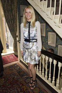 Gwyneth Paltrow feet photo thumbnail