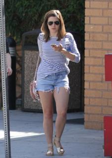 Sophia Bush feet photo thumbnail