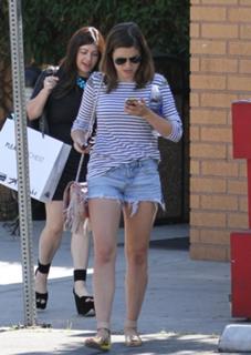 Sophia Bush feet photo thumbnail
