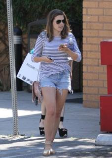 Sophia Bush feet photo thumbnail