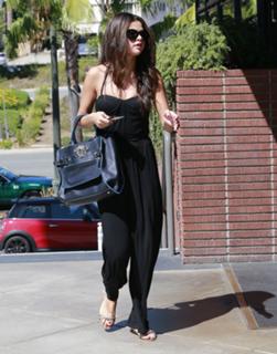 Selena Gomez feet photo thumbnail