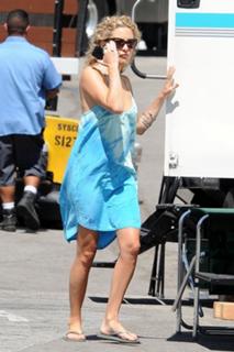 Kate Hudson feet photo thumbnail