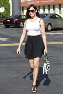 Rose McGowan feet photo thumbnail