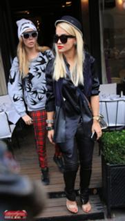 Rita Ora feet photo thumbnail