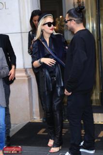 Rita Ora feet photo thumbnail