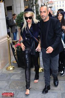 Rita Ora feet photo thumbnail