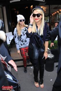 Rita Ora feet photo thumbnail