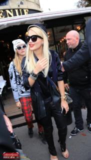 Rita Ora feet photo thumbnail